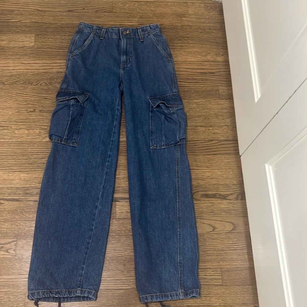 women’s 23 Dark wash Levi’s jeans